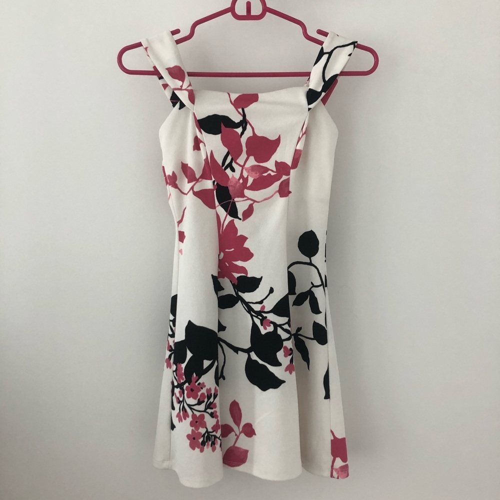🌺2/$18 Off-the-shoulder floral mini dress